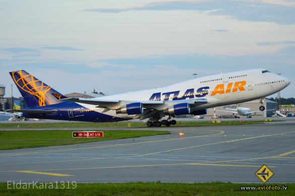Boeing 747-422